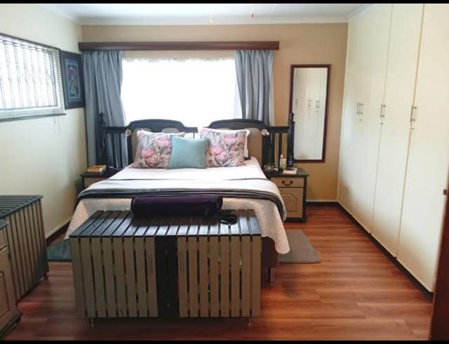 4 BEDROOM HOUSE FOR SALE IN COSMOSRAND
